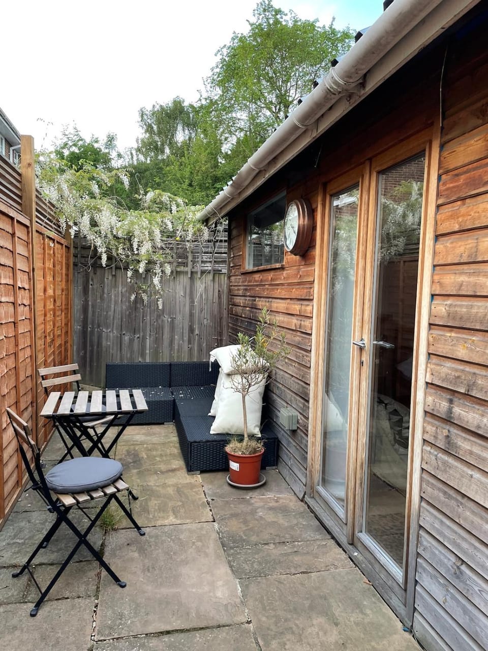 Self-contained studio with patio Apartment in East Hertfordshire District