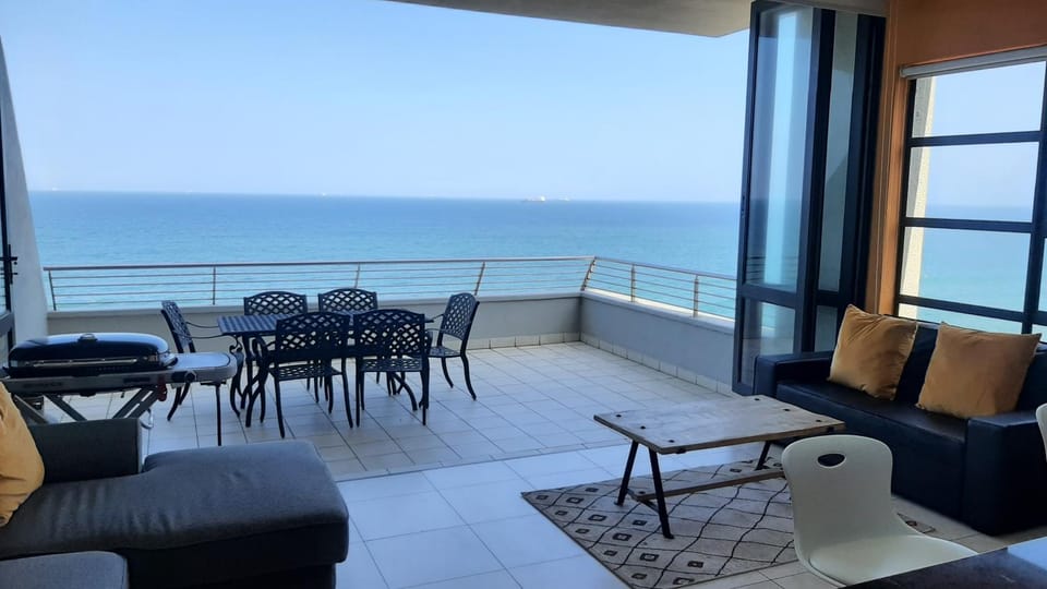 View (from property/room), Balcony/Terrace, Dining area