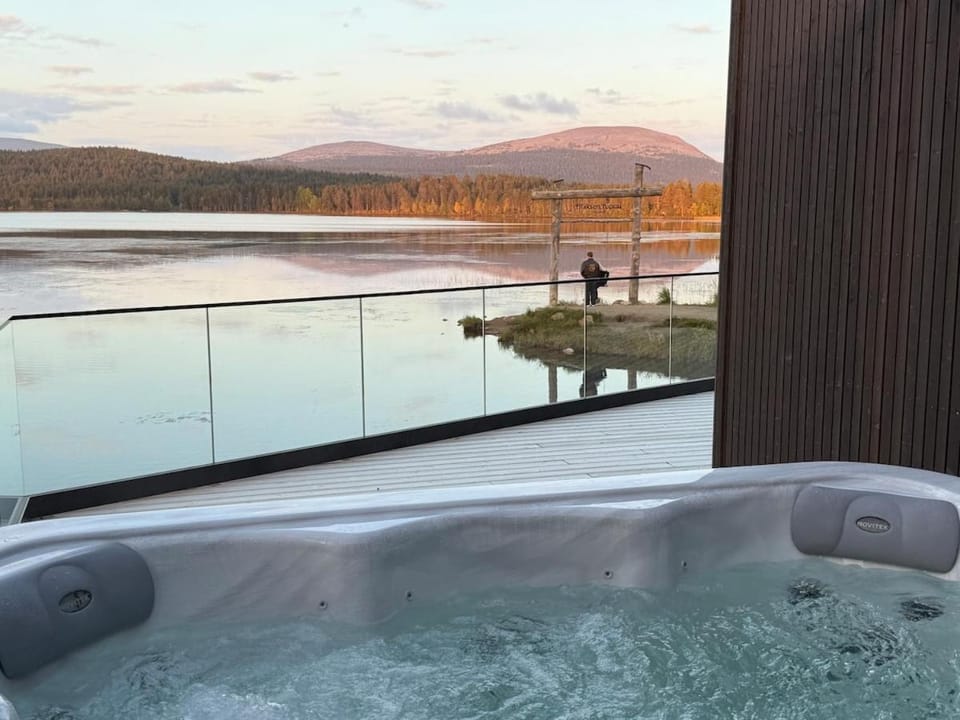 Joiku Luxury Lakeview Chalet Apartment in Norrbotten County, Sweden