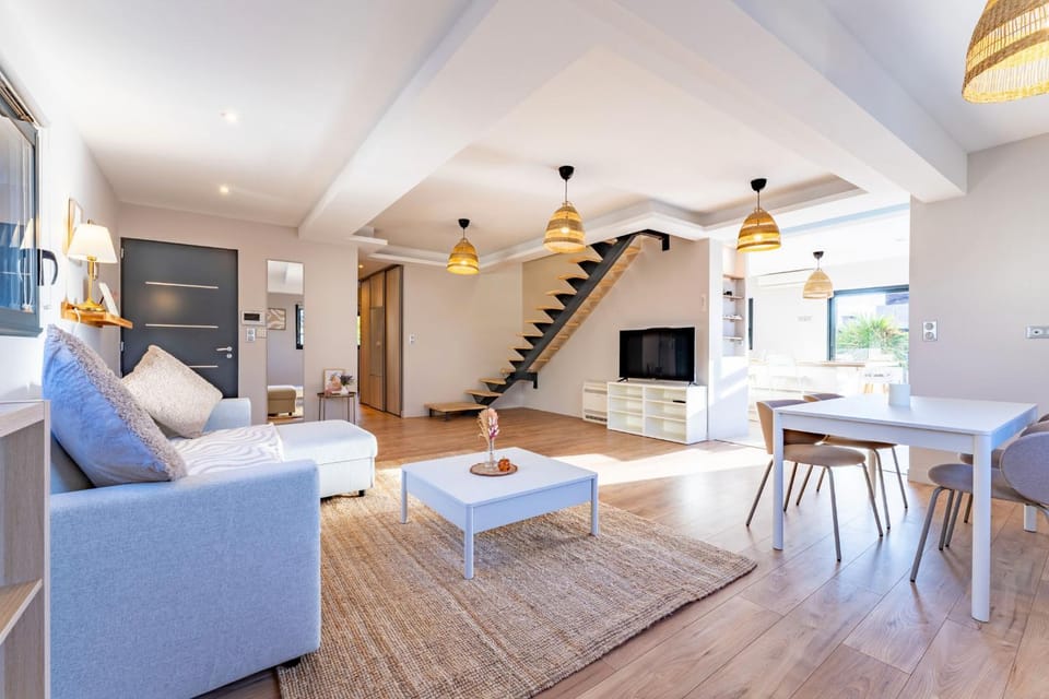 Communal lounge/ TV room, TV and multimedia, Kitchen or kitchenette, Living room, Seating area, Evening entertainment