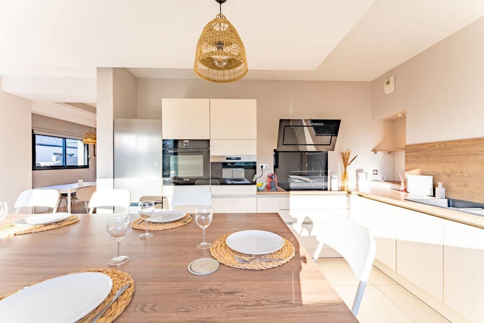 Coffee/tea facilities, Kitchen or kitchenette, Dining area, dishwasher, minibar, oven, pet friendly, stove, toaster