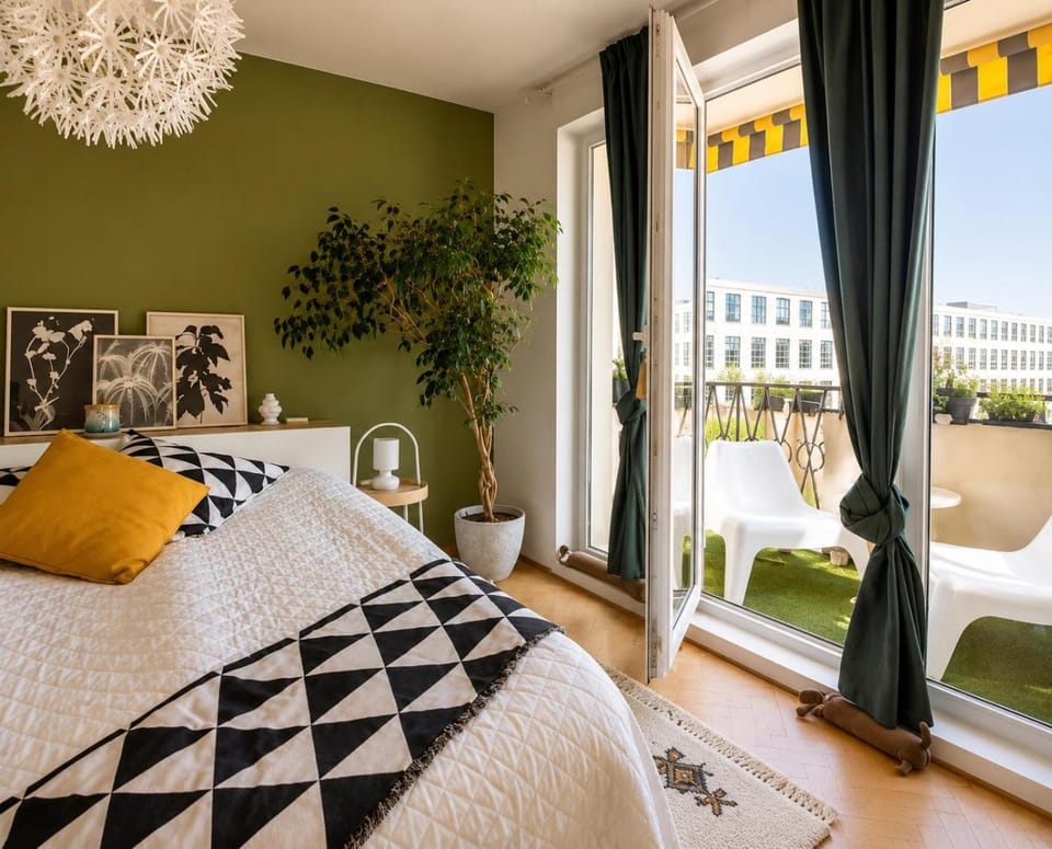 Bed, View (from property/room), Balcony/Terrace, Photo of the whole room, Seating area, Bedroom
