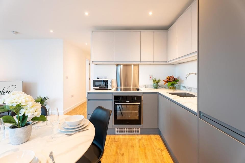 Kitchen or kitchenette, Dining area, oven, stove