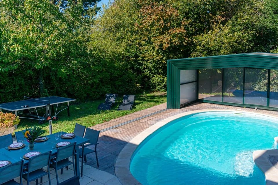 Patio, Spring, Day, Natural landscape, Garden, Garden view, Pool view, Swimming pool, sunbed