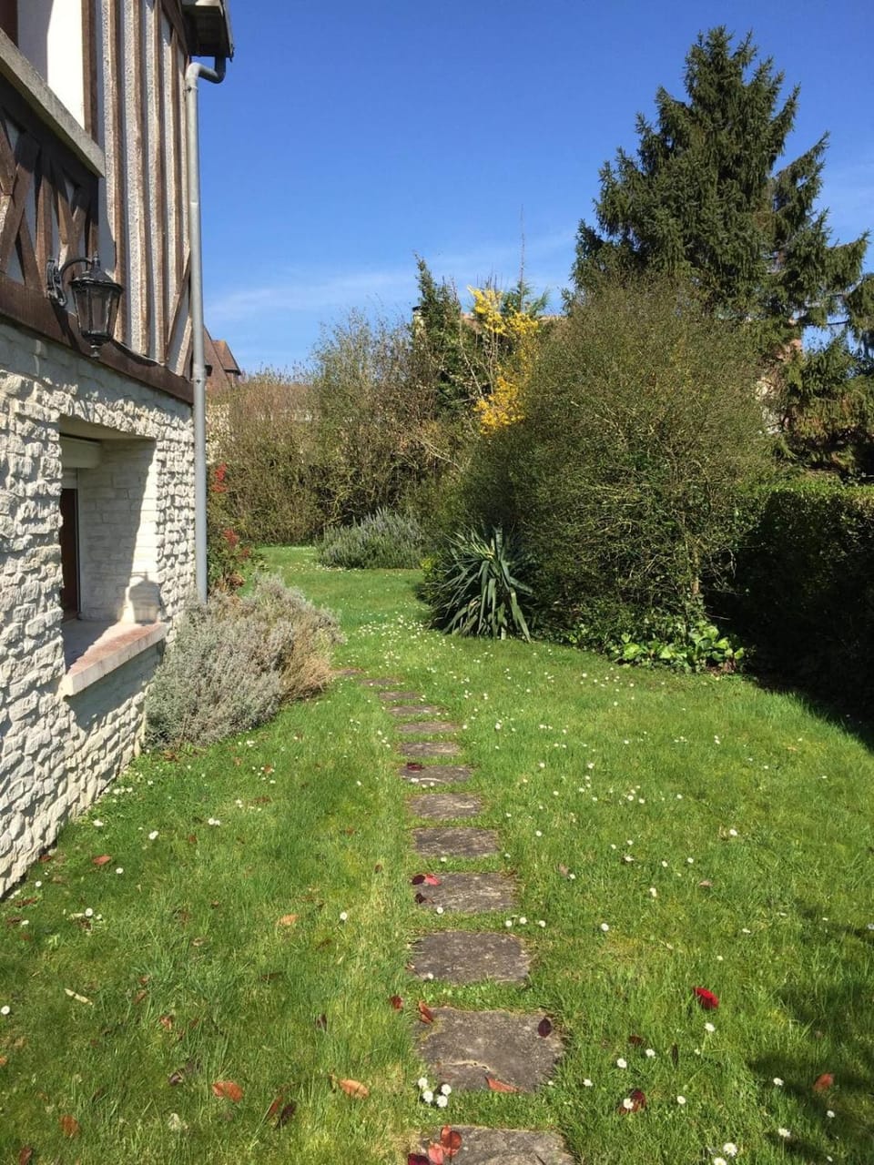 Property building, Spring, Day, Natural landscape, Garden, Garden view