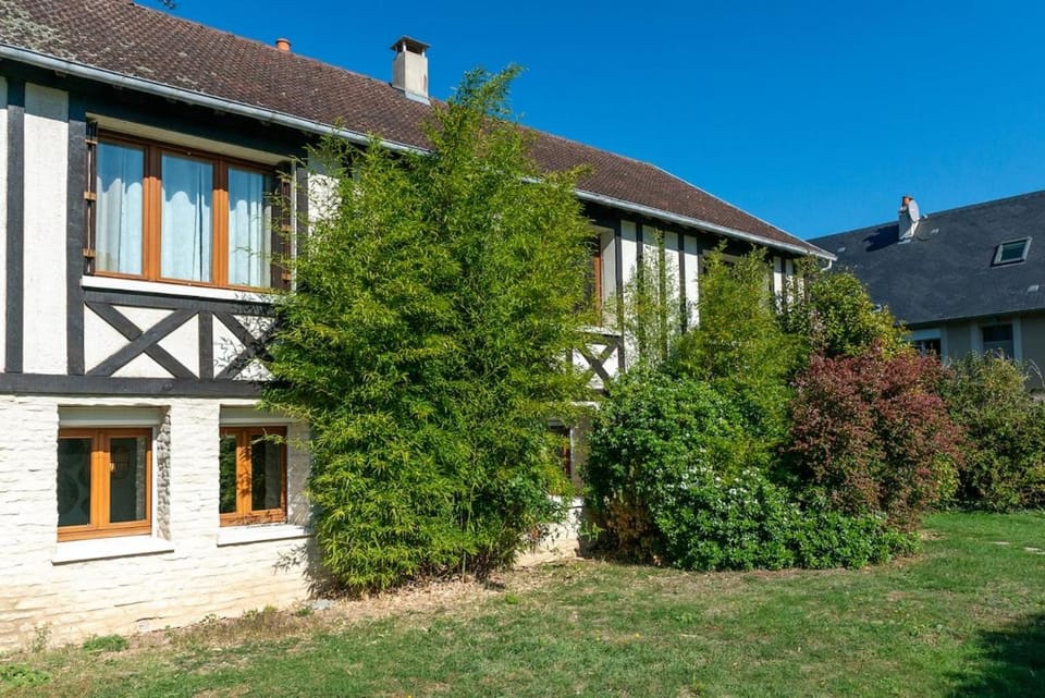 Property building, Garden, Garden view
