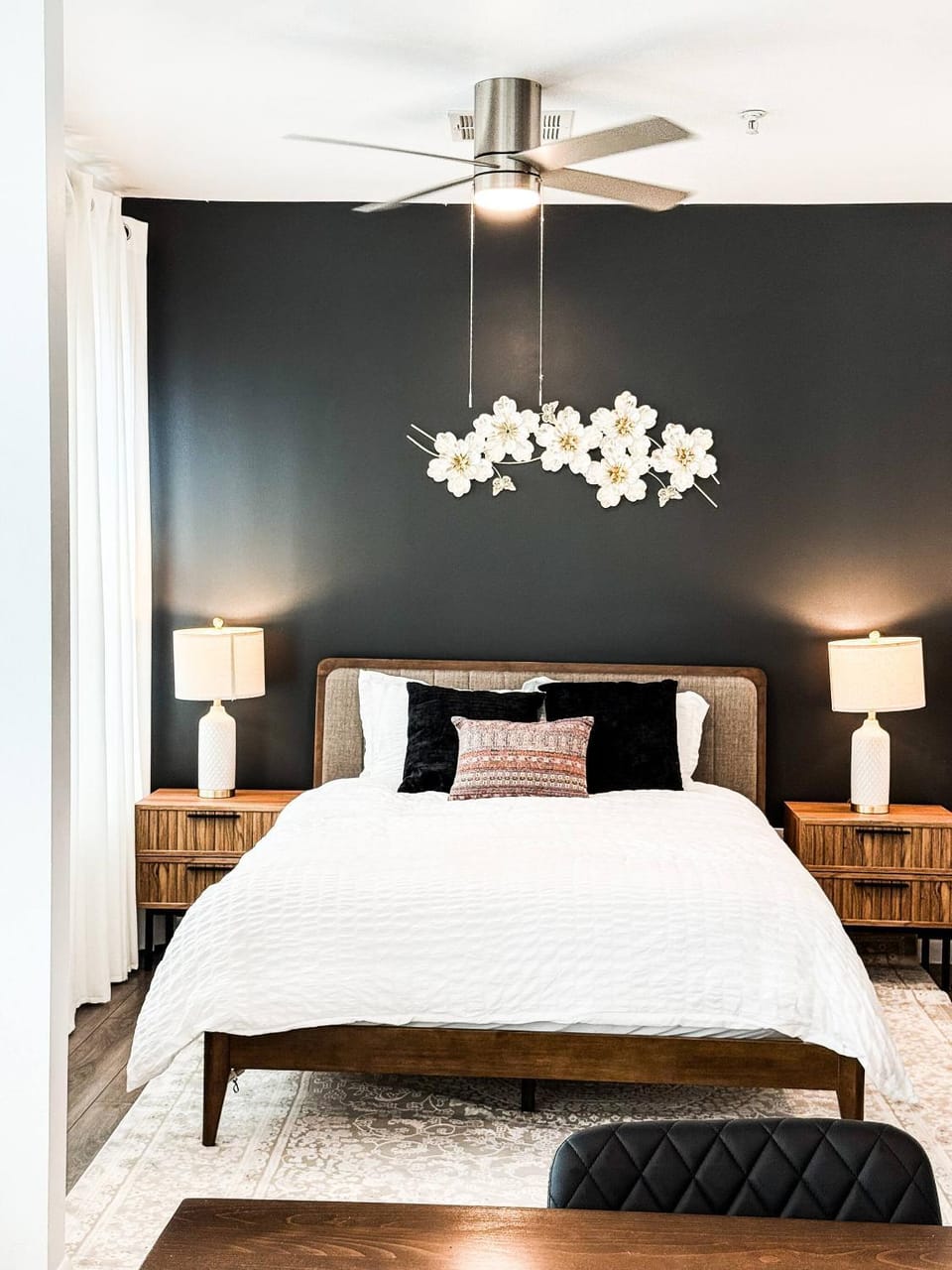 Bed, Photo of the whole room, Decorative detail, Bedroom
