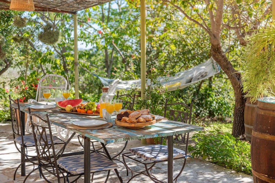 Patio, Spring, Day, Garden, Food and drinks, Dining area, Food, Garden view