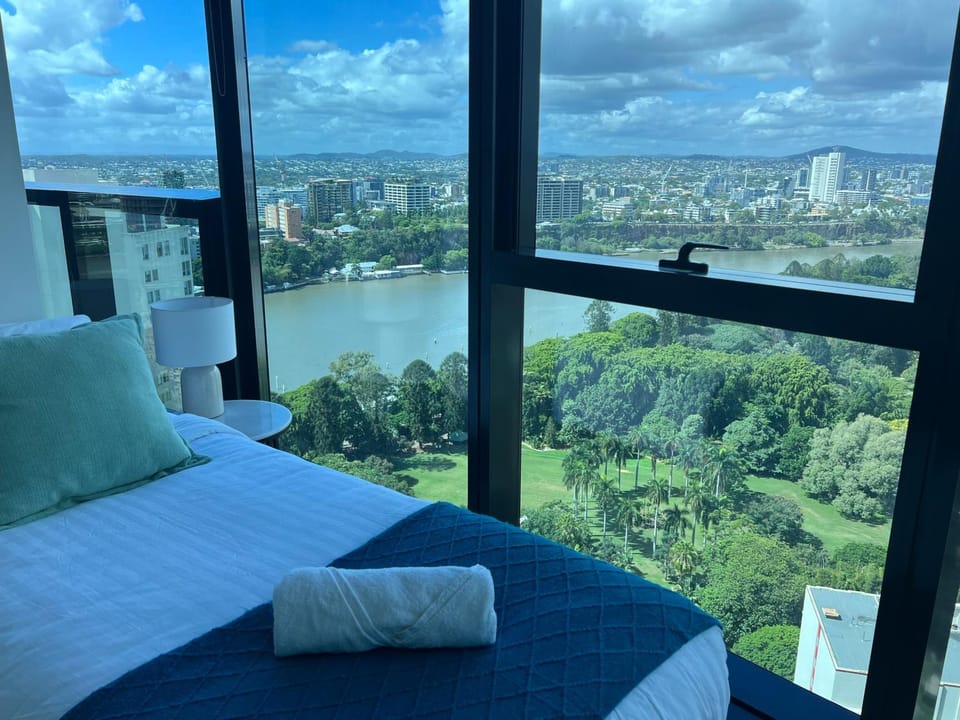 Bed, Natural landscape, View (from property/room), Photo of the whole room, Bedroom, City view, Mountain view