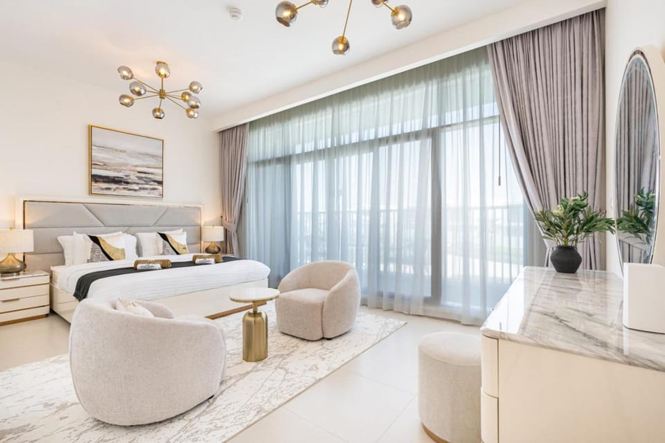 Luxe 6BR Semi-Detached Villa Steps from the Lagoon Villa in Dubai