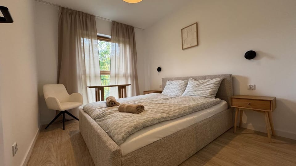 Bed, Living room, Photo of the whole room, Bedroom, towels
