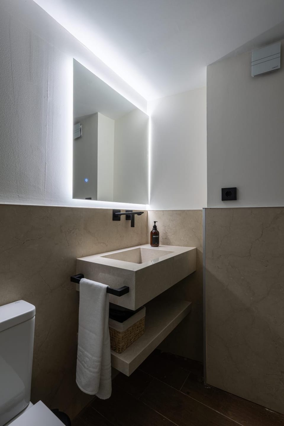 Bathroom, towels