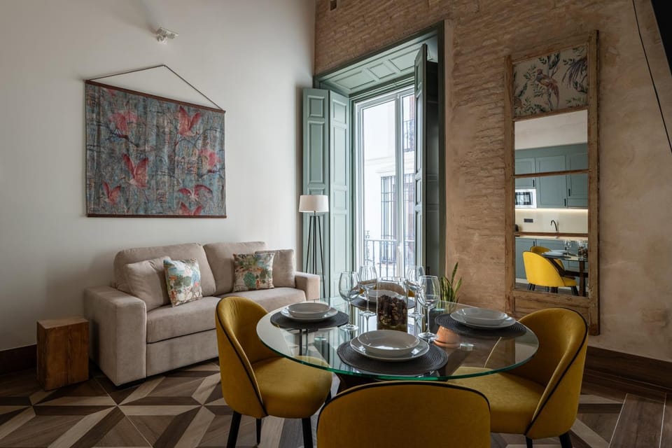 Kitchen or kitchenette, Living room, Seating area, Dining area