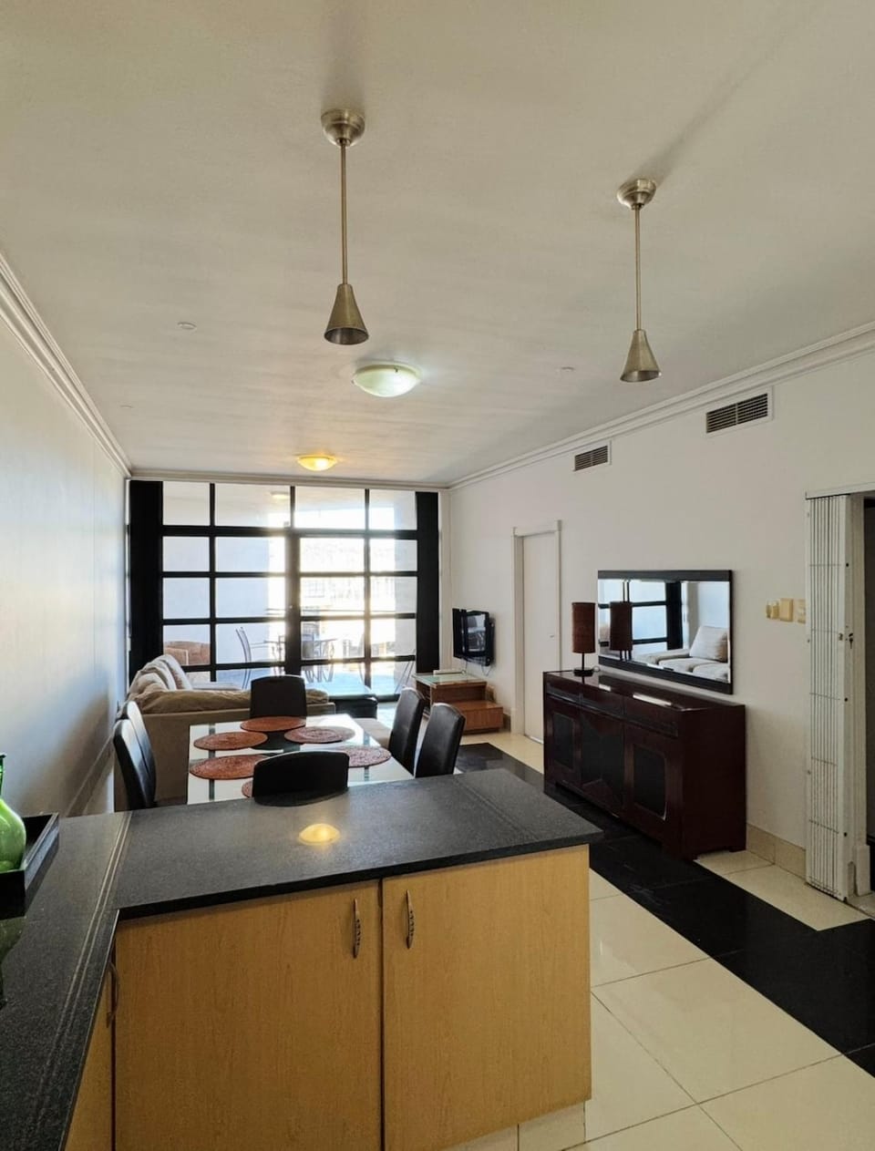 Kitchen or kitchenette, Dining area