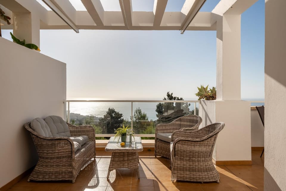 Natural landscape, View (from property/room), Balcony/Terrace, Seating area, Sea view