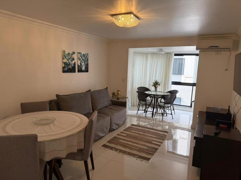 Centro BC 2Q c/ Churrasq • Garagem • Praia 2min Apartment in Camboriú