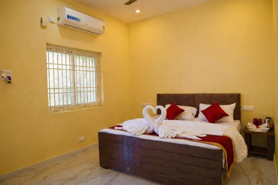 People, Bedroom, Food, room service, towels