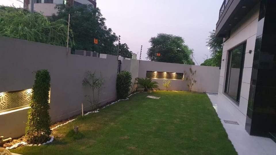 3 bedroom modern house Bed and Breakfast in Lahore