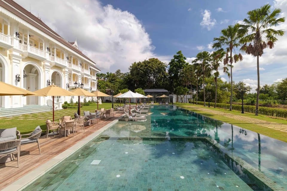 Property building, Day, Garden, Swimming pool