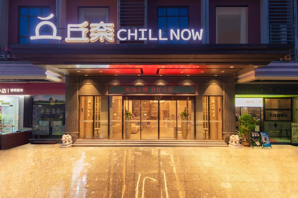 Property building, Facade/entrance, Night
