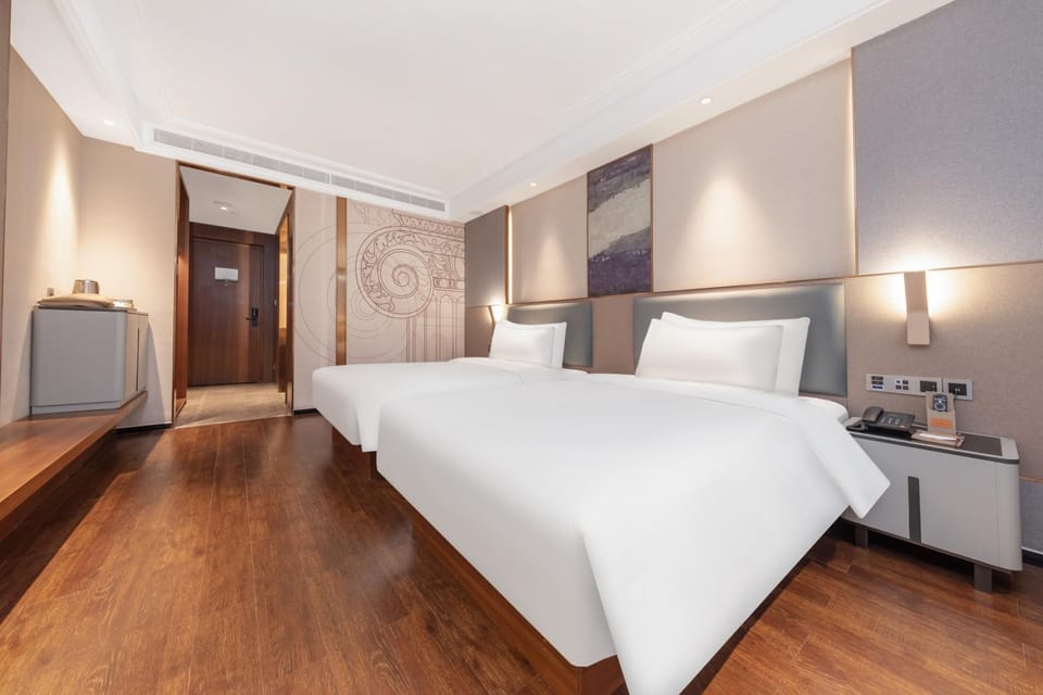 Bed, TV and multimedia, Living room, Photo of the whole room, Bedroom