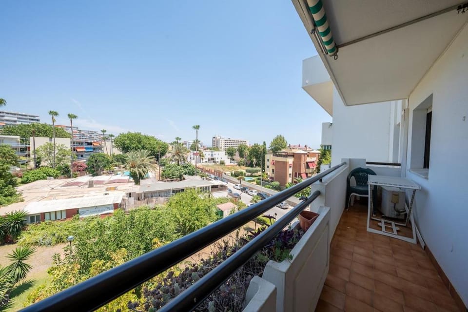 View (from property/room), Balcony/Terrace, City view