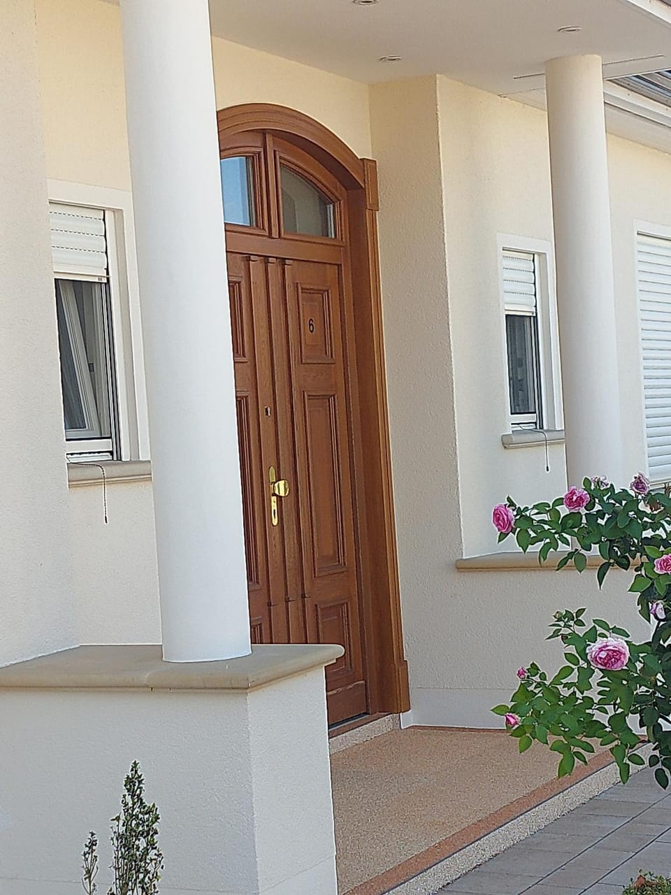 Facade/entrance