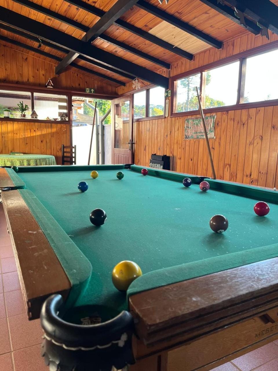 Billiard, Game Room
