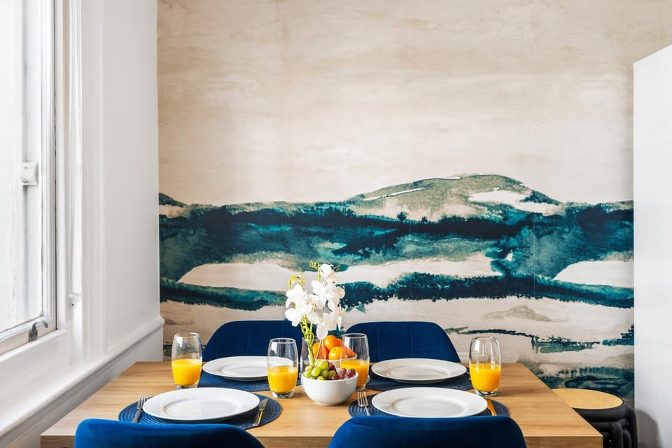Living room, Food and drinks, Decorative detail, Seating area, Dining area, Food, Drinks