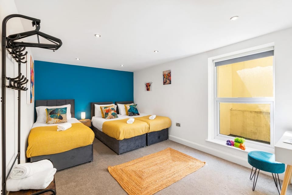 Bed, Photo of the whole room, towels