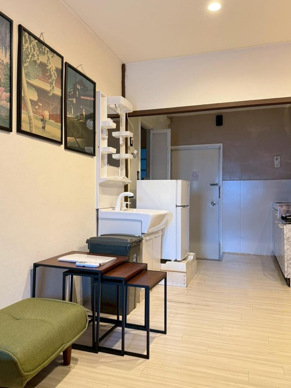 Kitchen or kitchenette, minibar