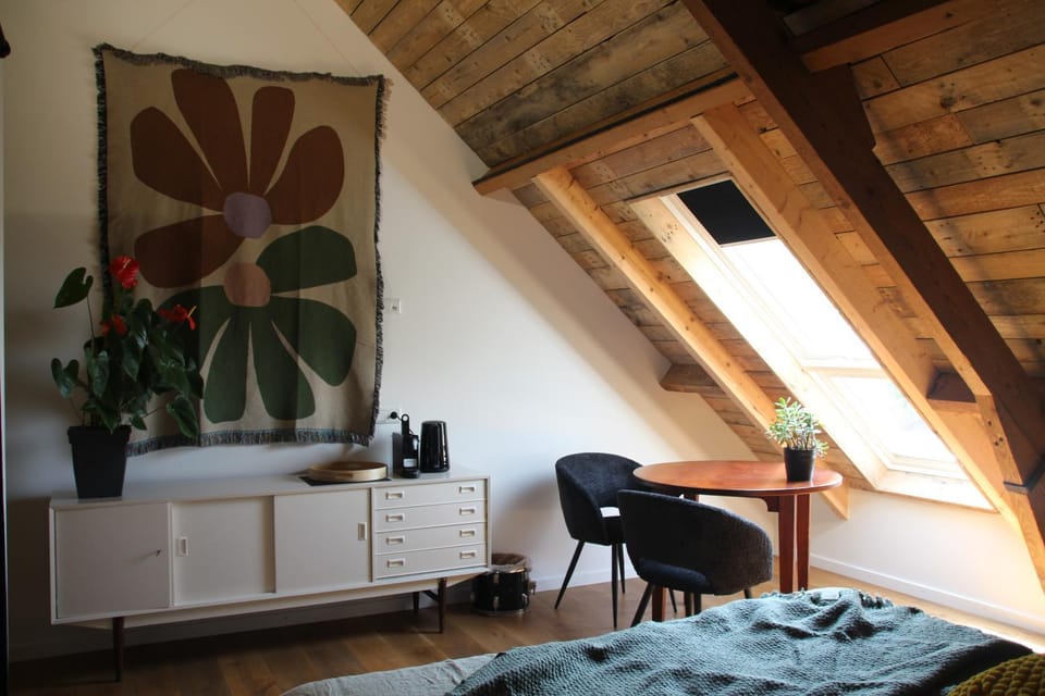 Living room, Photo of the whole room, Seating area, Dining area, Bedroom