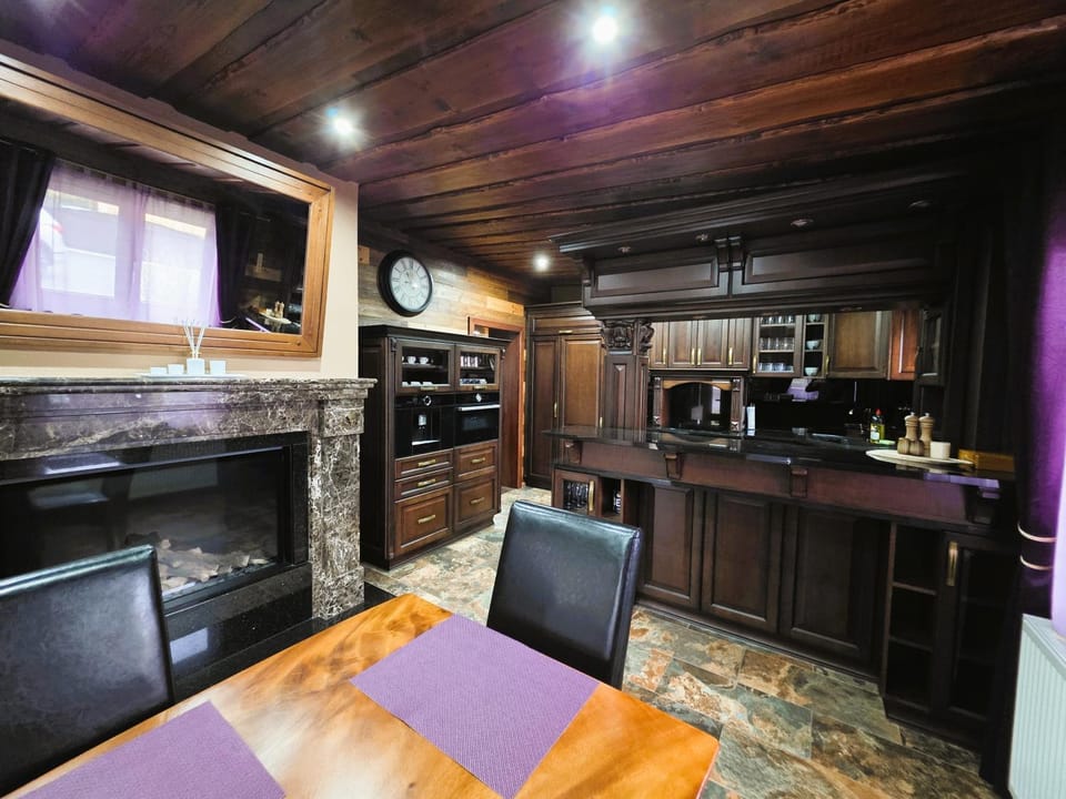 Kitchen or kitchenette, Dining area, dishwasher, oven, stove