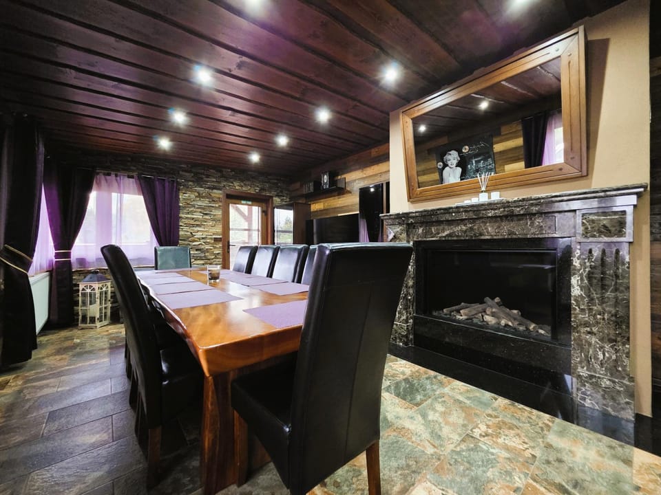 Living room, Seating area, Dining area