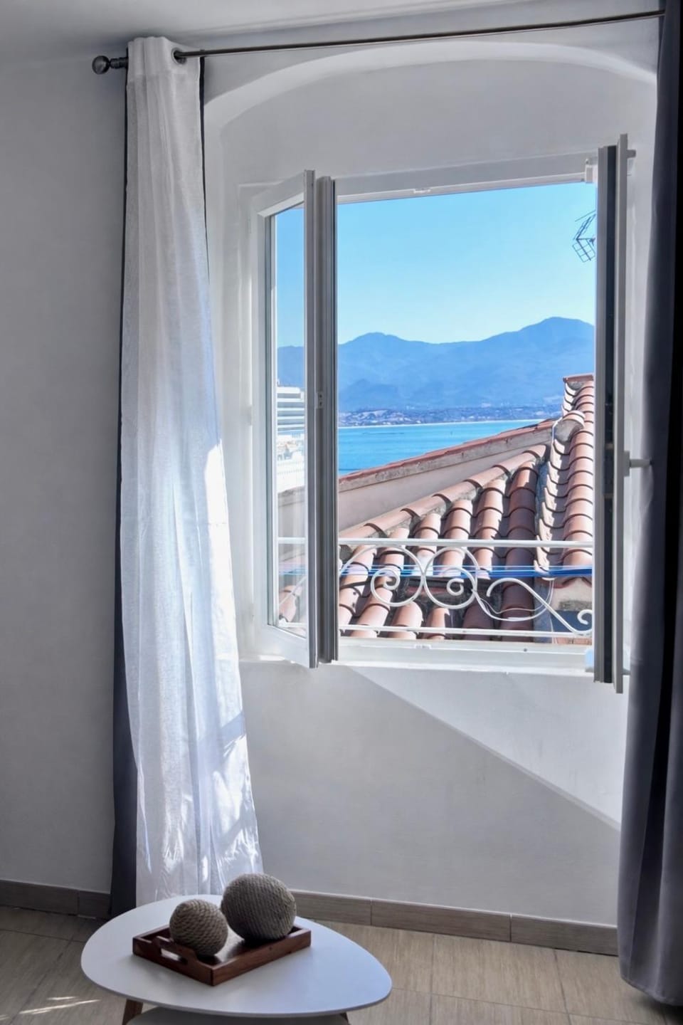 Day, Natural landscape, Mountain view, Sea view