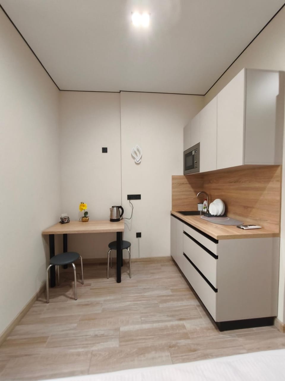 Coffee/tea facilities, Kitchen or kitchenette, Dining area