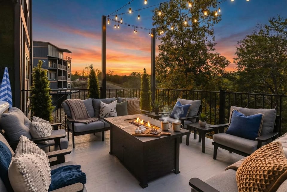 The Great Escape! Sleeps 26 - Sky Deck - Arcade - Golf - Waterpark Chalet in Sevierville