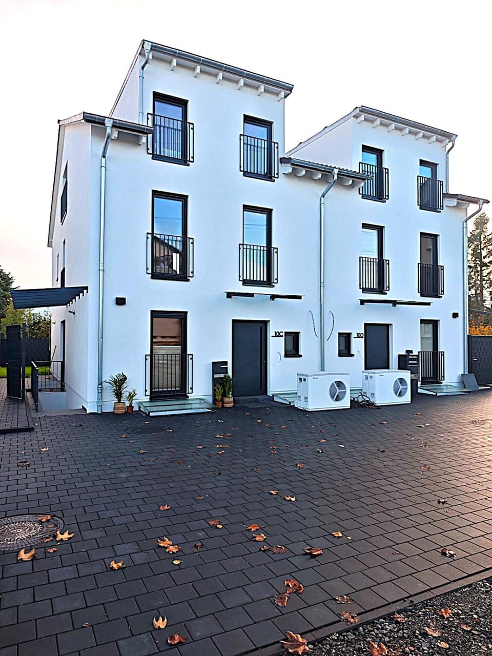 Property building, Day, Neighbourhood, Street view, Location, Parking