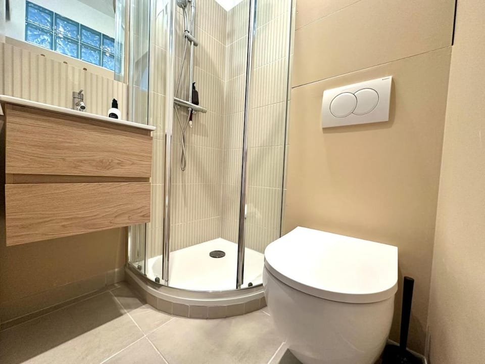 Shower, Toilet, Bathroom