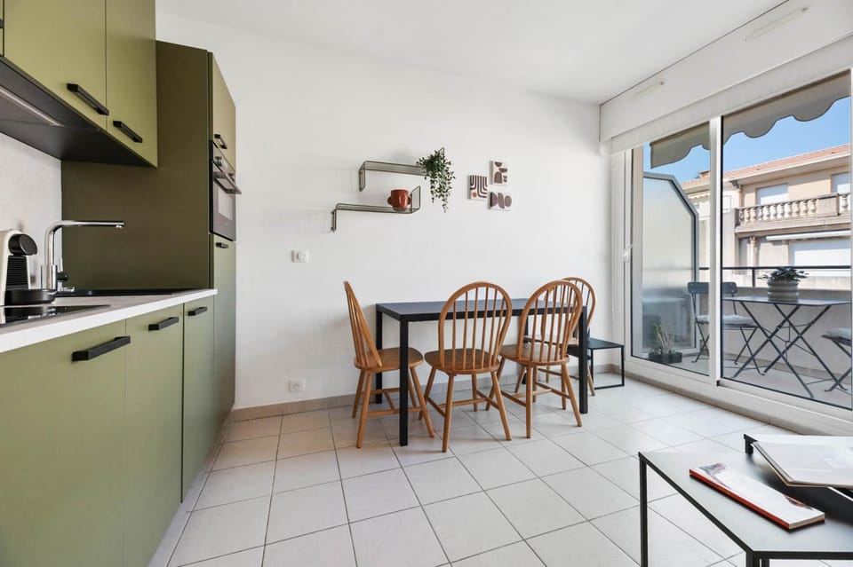 Queen Garden V, Charmant 2 pièces centre ville, AC, vue mer Apartment in Menton