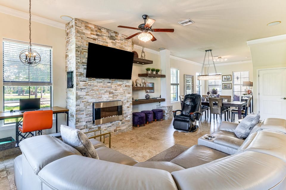 Pets Welcome, Golf Course Views: Reunion Retreat House in Osceola County
