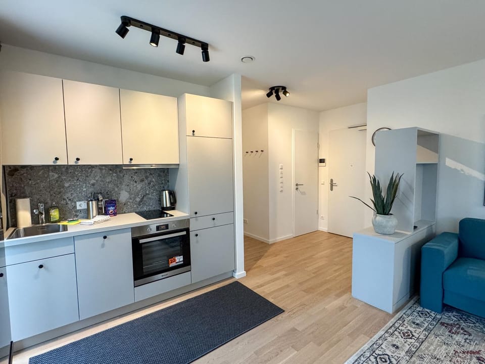 Coffee/tea facilities, Kitchen or kitchenette, dishwasher, oven, stove