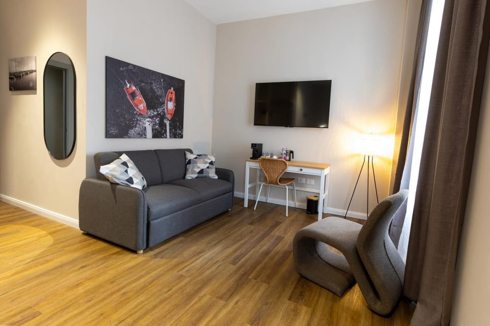 TV and multimedia, Coffee/tea facilities, Living room, Seating area