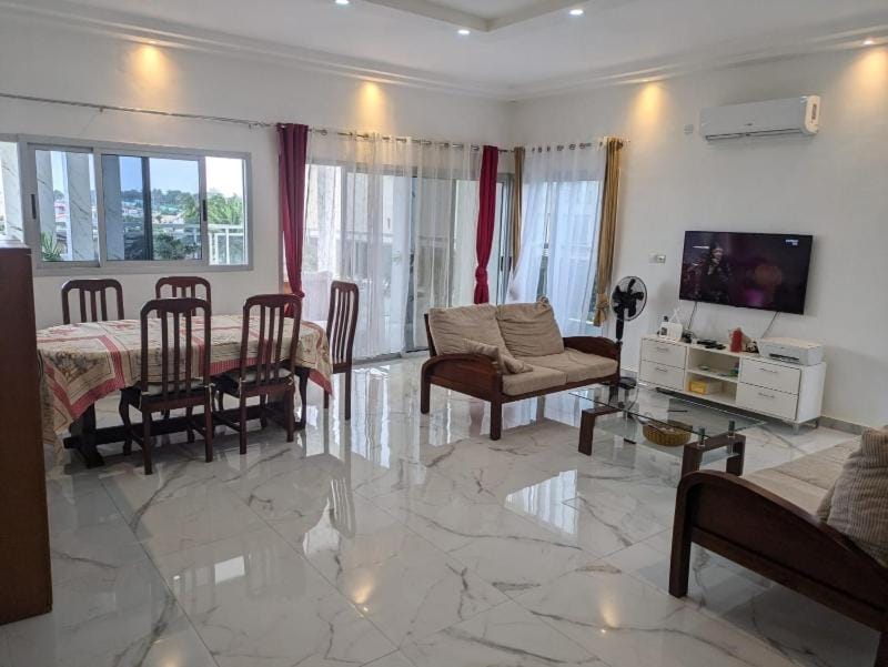 TV and multimedia, Living room, Dining area, air conditioner