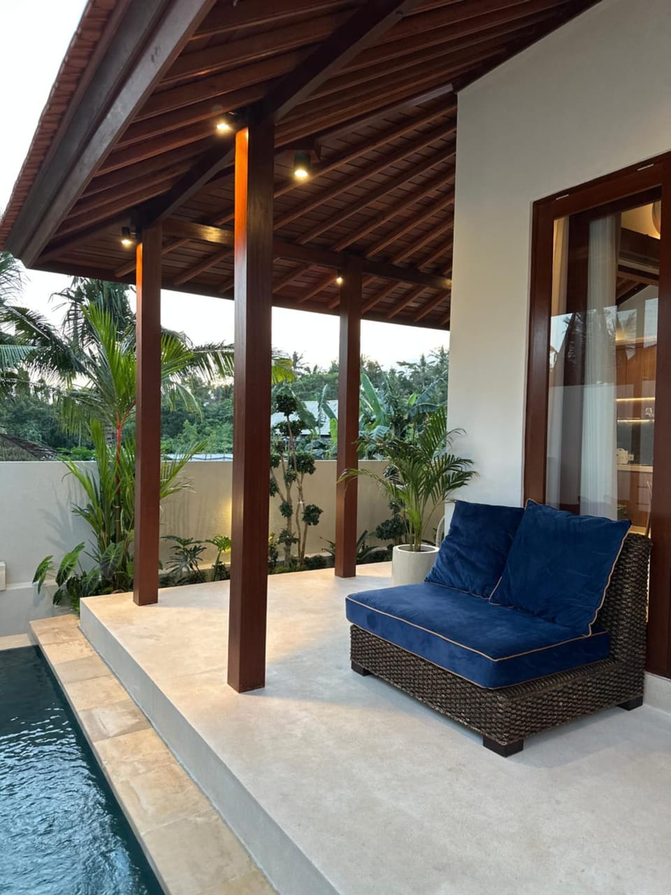 Day, Natural landscape, Garden, Seating area, Pool view, Swimming pool