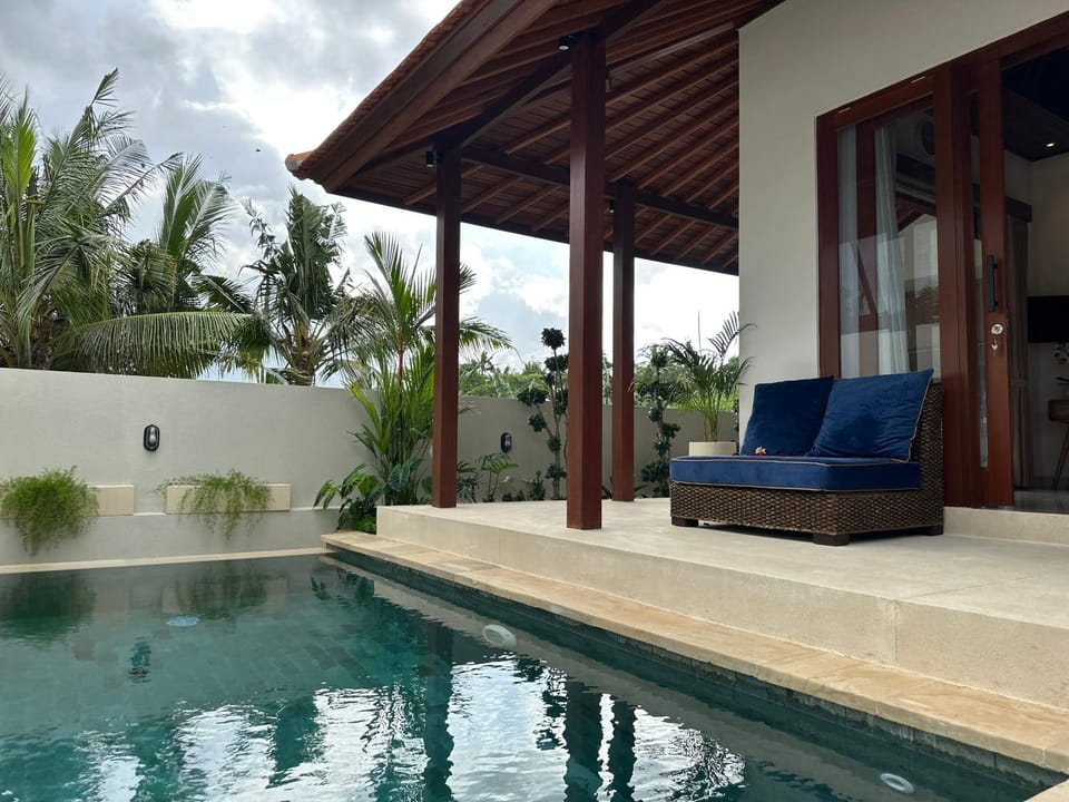 Swimming pool, Swimming pool