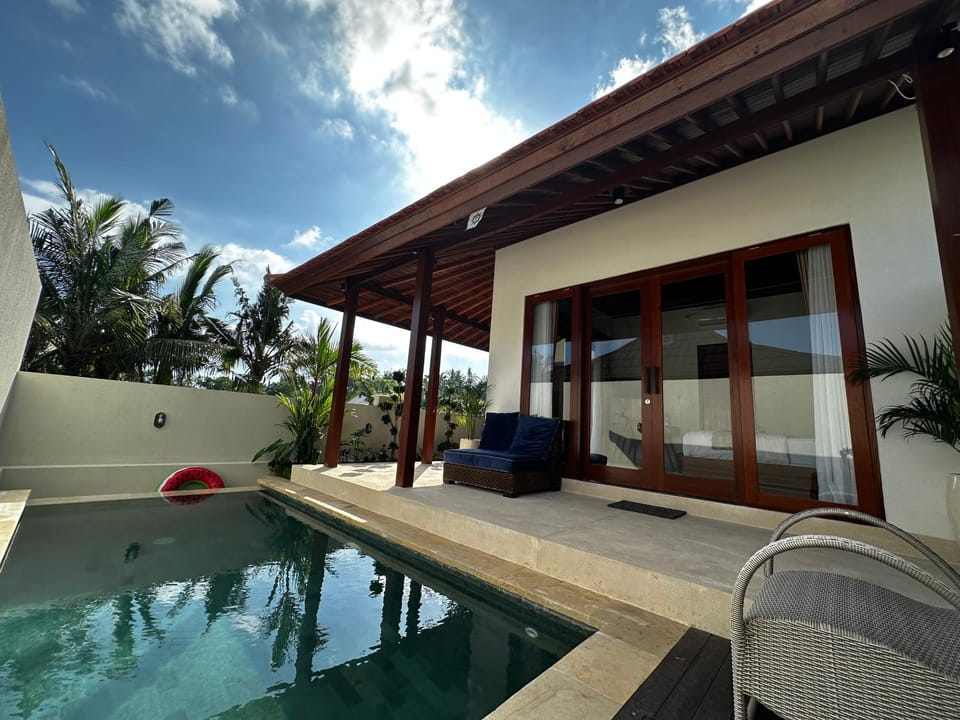 Seating area, Swimming pool