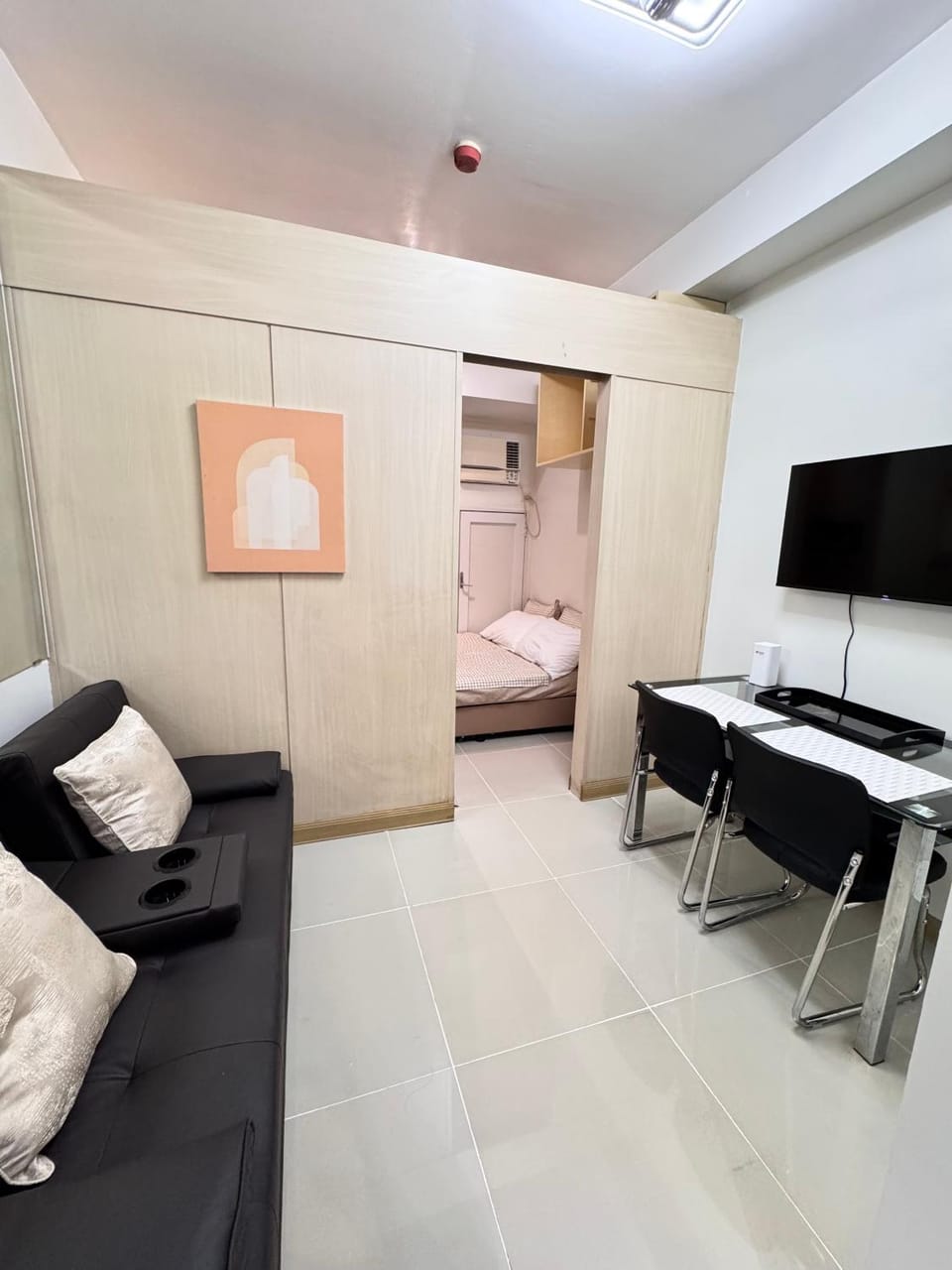 Bed, TV and multimedia, Living room