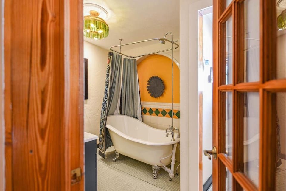 Slack Tide On Duval Street Apartment in Key West