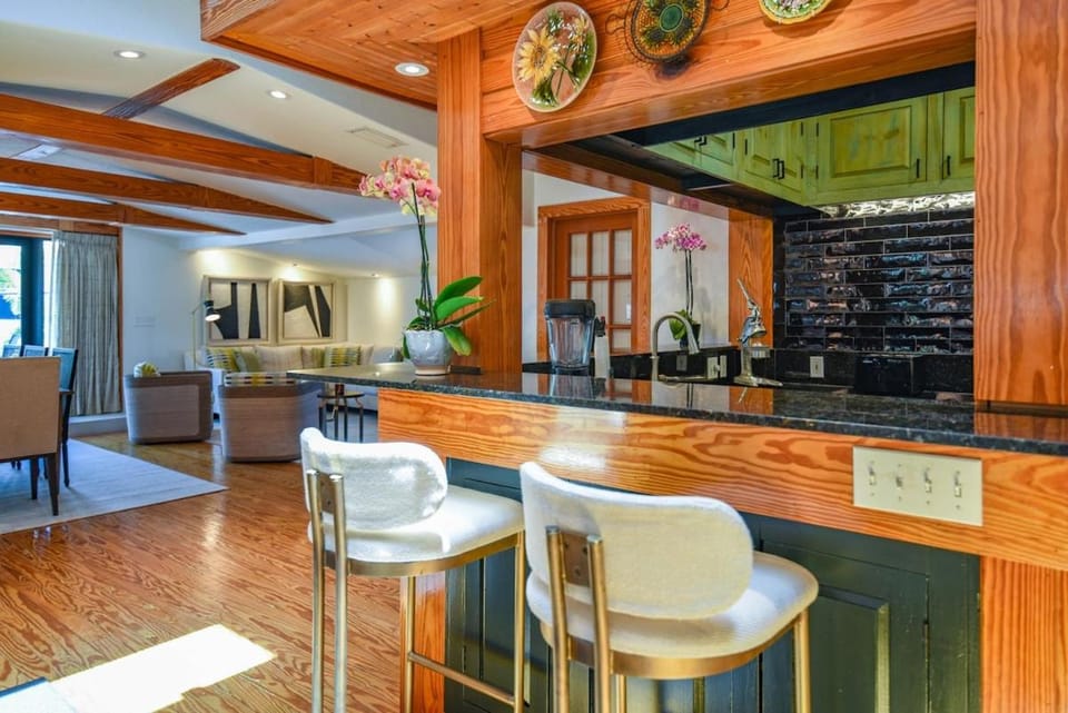 Slack Tide On Duval Street Apartment in Key West